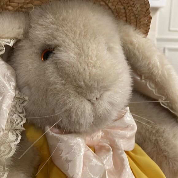 R. Dakin Rabbit Hare in Yellow Sun Dress, Straw Hat and Bow Excellent Condition - Picture 12 of 12